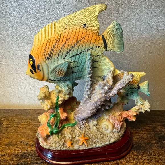 Tropical Fish figurine / Decor 🐠 - Picture 2 of 4